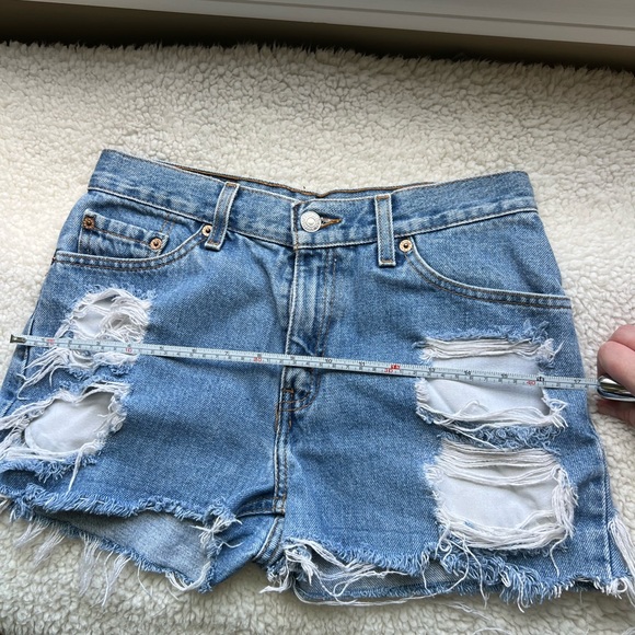 Levi's Vintage distressed Women's Light Blue Ripped Jean Shorts Daisy Duke Short - Picture 6 of 6